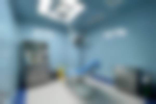 赵成利与谢梓斐的医院背景如何？