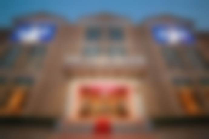 4. 西安小艾熊医疗美容诊所(万象院区)——女性视角眼修复与轮廓抗衰骨干医生