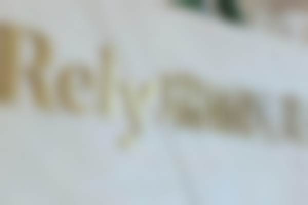 哪类人更适合在黑龙江瑞丽医疗美容医院做冭活泡泡2.5mL抗糖抗氧嫩肤项目，哪些情况需要谨慎？