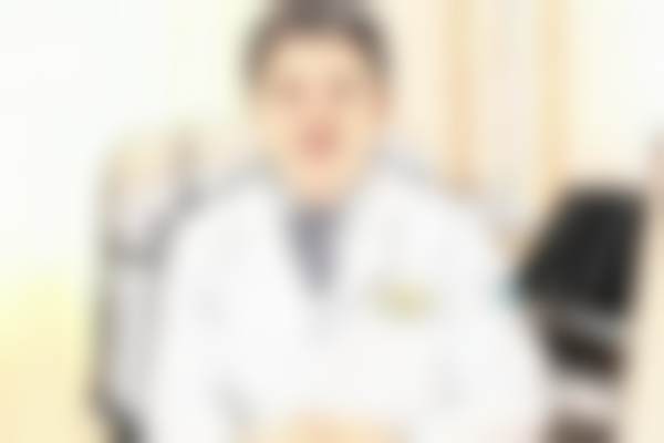 上海华美医疗美容医院皮秒激光淡斑价格？俞为荣医生操作赛诺龙PicoWay皮秒，全面部平扫特惠1925元起，祛斑净肤效果对比明显！