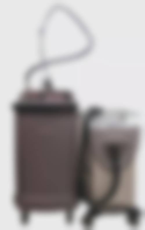 擦伤后疤痕变红怎么办？真相是【激光+药物】联合方案，若伴随红肿痒痛需警惕增生，2026年点阵激光单次起效。